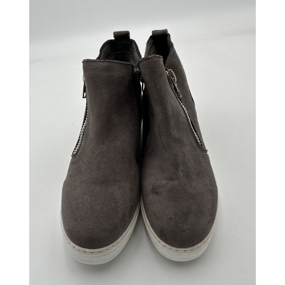 Rouge Gray Suede Women’s Ankle boots Size 8.5